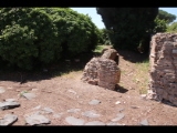 07286 ostia - regio iv - insula iv - domus di giove fulminatore (iv,iv,3) - li - eingang - re - raum (i) - bli ri westen - 06-2024.jpg